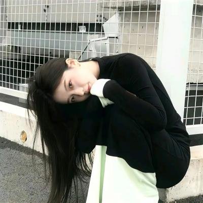 不可爱的她